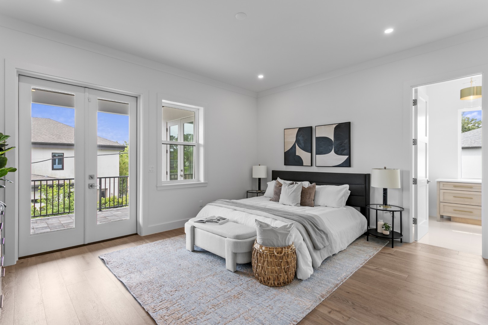 Tampa, Florida, 33611, United States, 6 Bedrooms Bedrooms, ,6 BathroomsBathrooms,Residential,For Sale,1981634