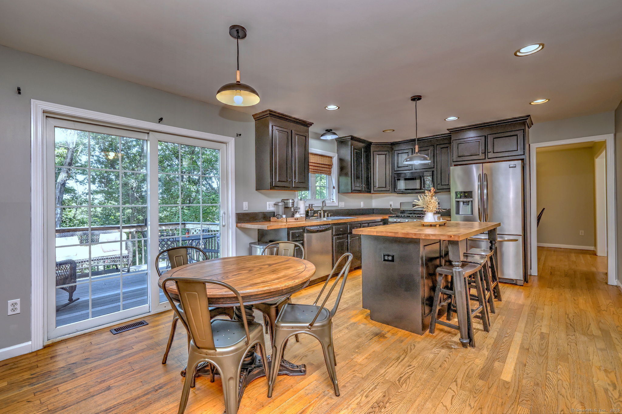 Shelton, Connecticut, 06484, United States, 4 Bedrooms Bedrooms, ,4 BathroomsBathrooms,Residential,For Sale,2001799