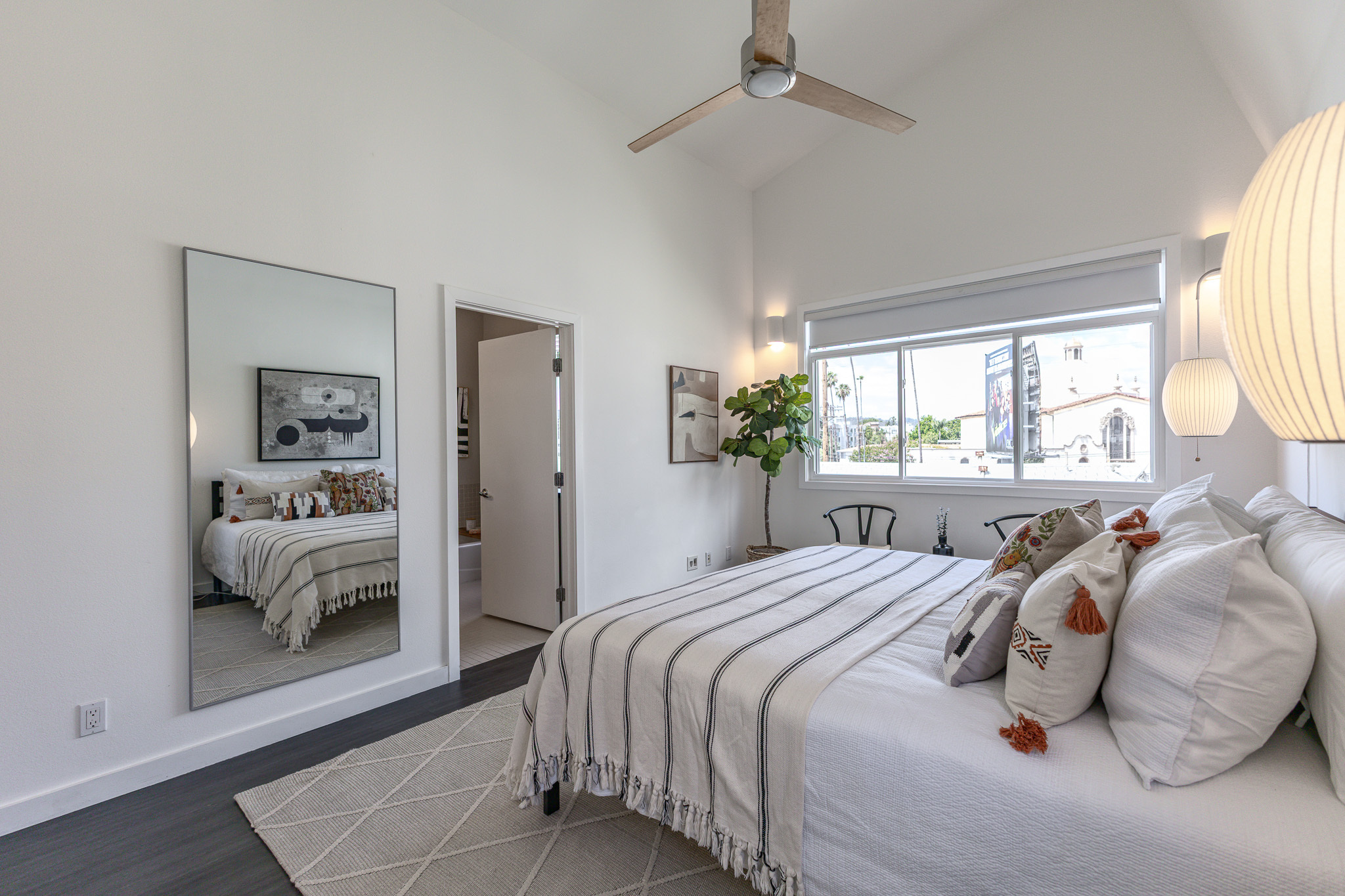  10735 Bloomfield Street, #5 - 物件實景