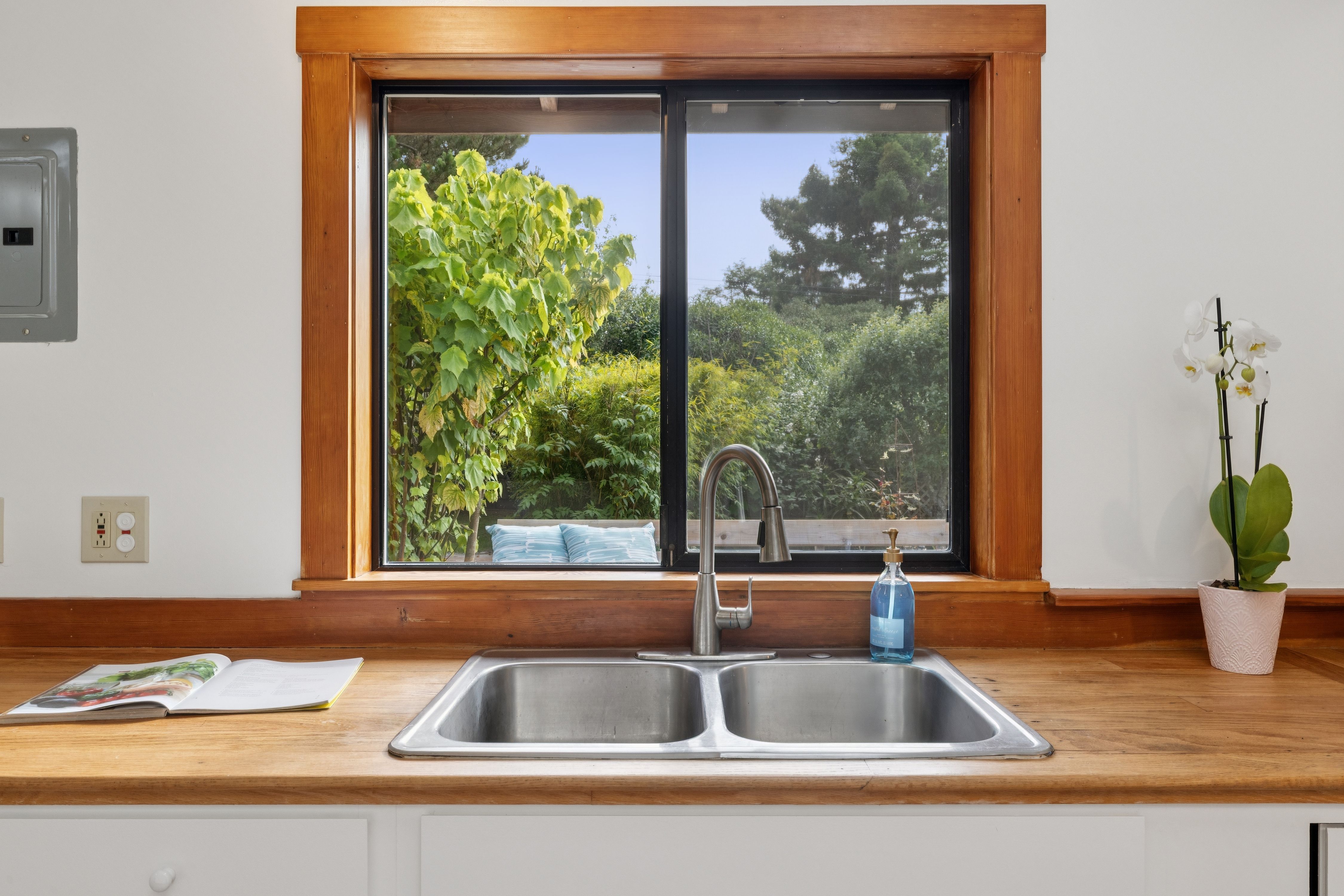  Redwood, Glass, and Companion Spaces - 物件實景