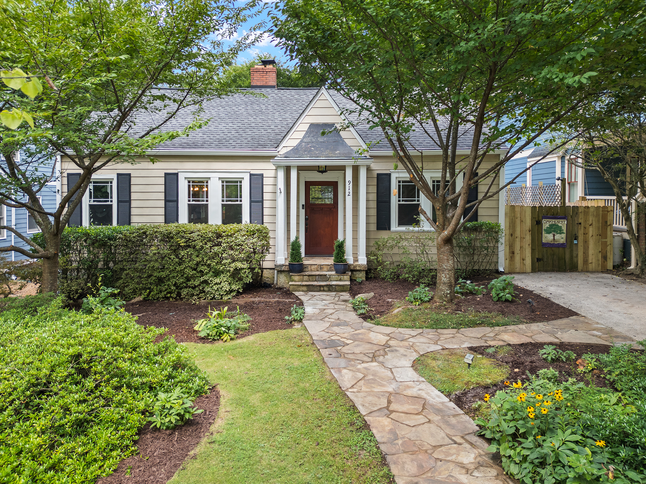  Thoughtfully Updated Oakhurst Bungalow - 物件實景