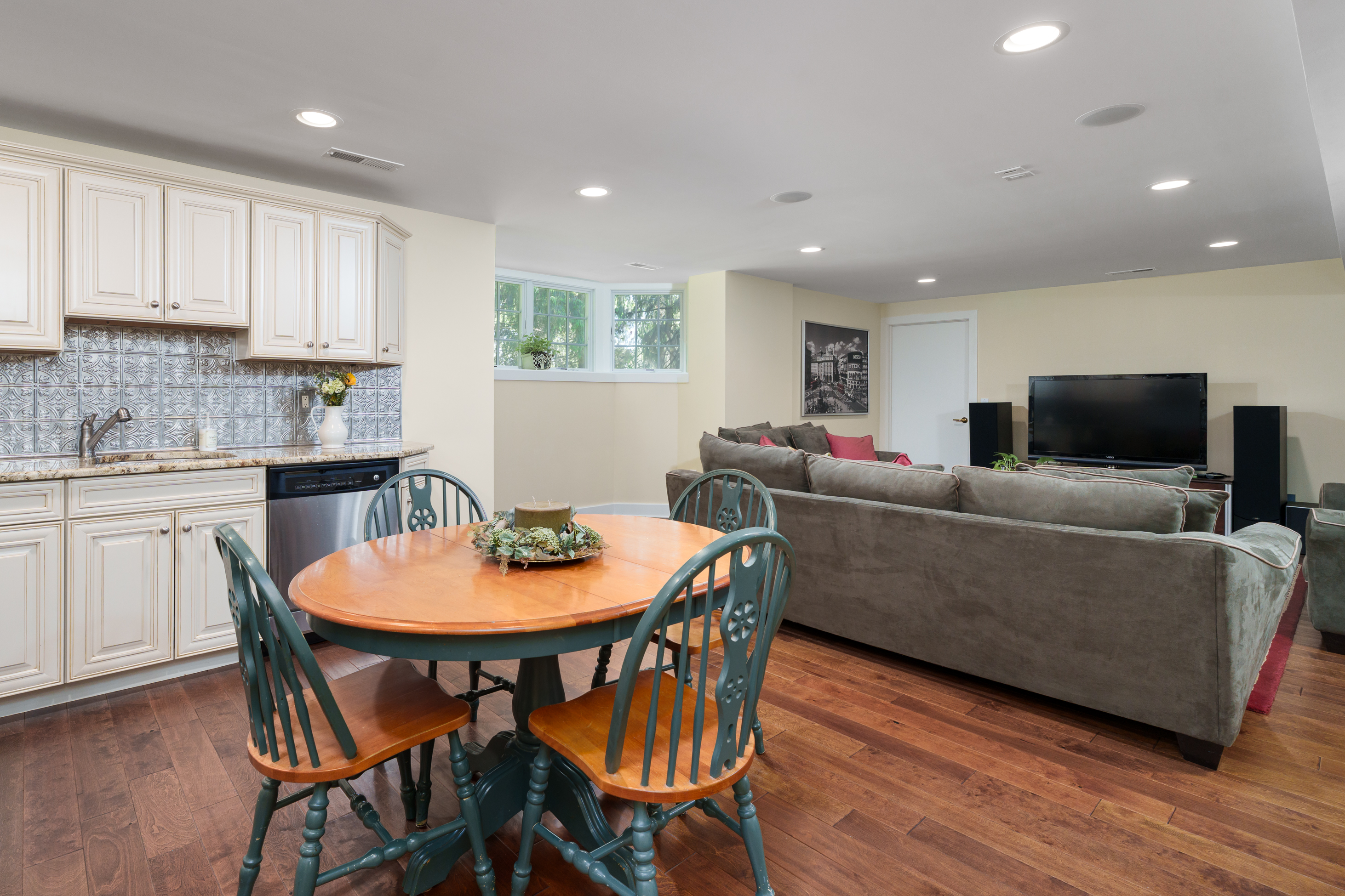  Exceptional Pond View Home with Dual Primary Suites - 物件實景