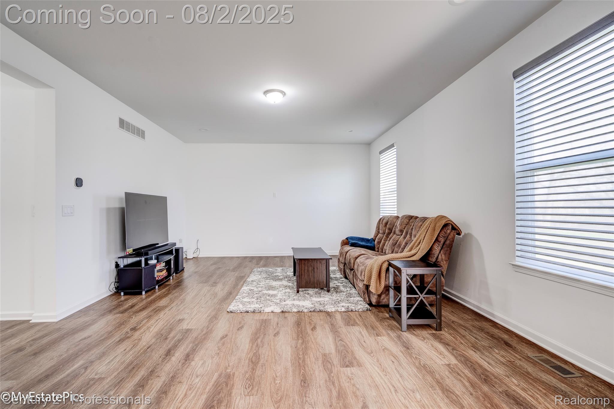 SouthLyon, Michigan, 48178, United States, 4 Bedrooms Bedrooms, ,3 BathroomsBathrooms,Residential,For Sale,1904843