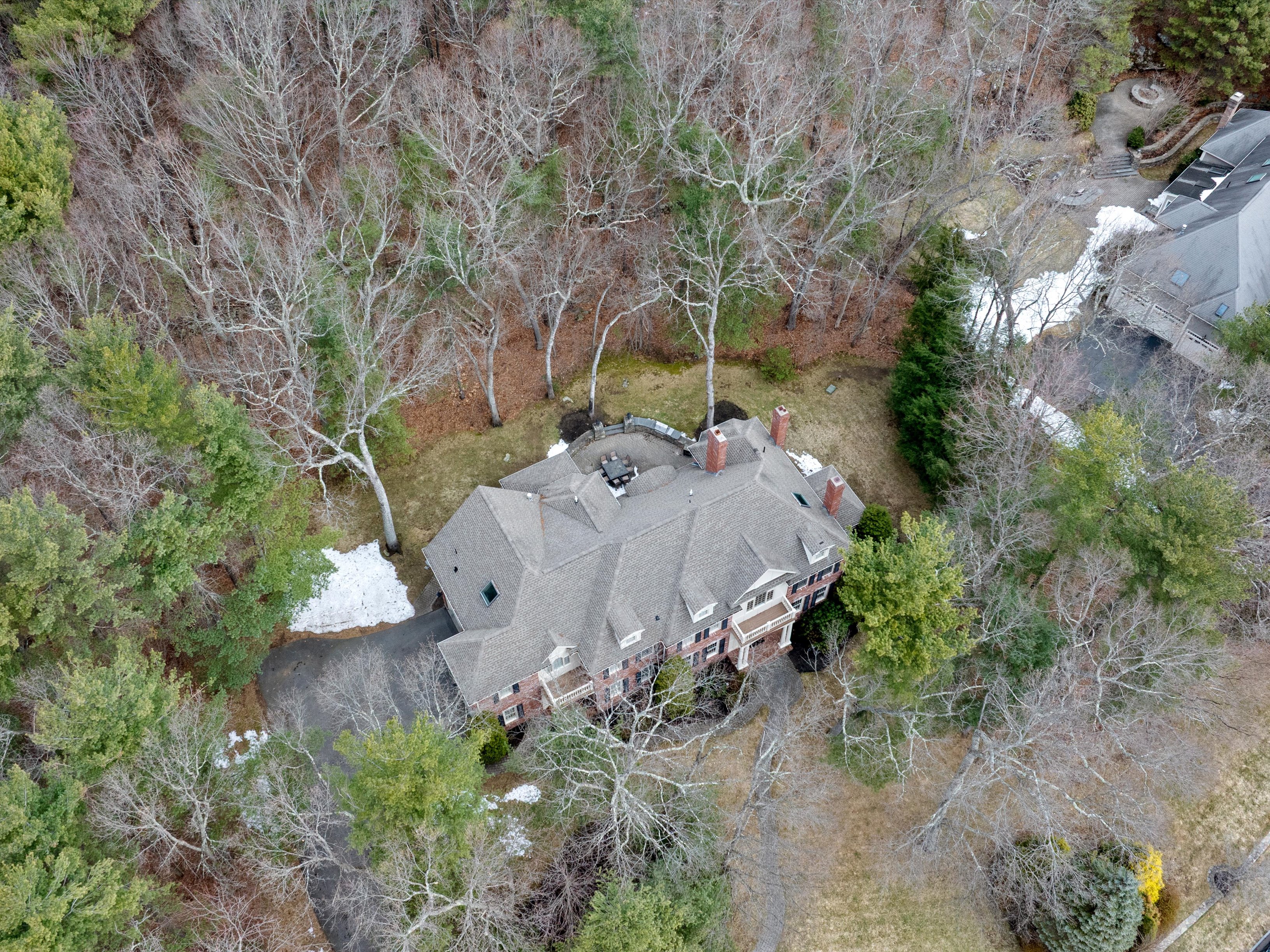  Stately Brick Colonial in Woodland Preserve - 物件實景