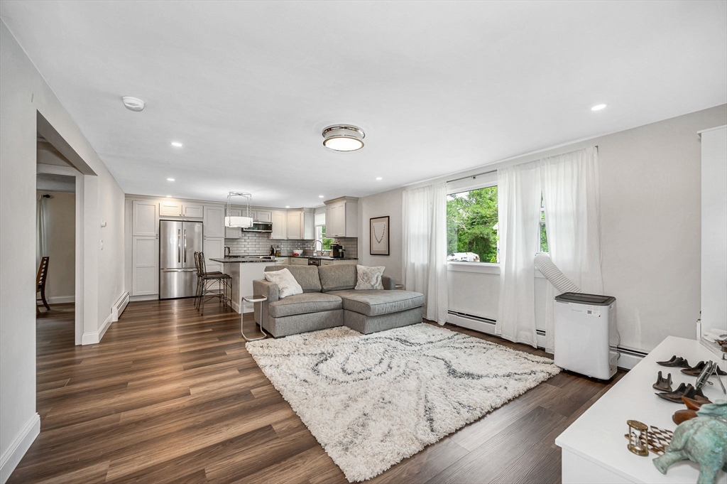 Groveland, Massachusetts, 01834, United States, 5 Bedrooms Bedrooms, ,3 BathroomsBathrooms,Residential,For Sale,1909322