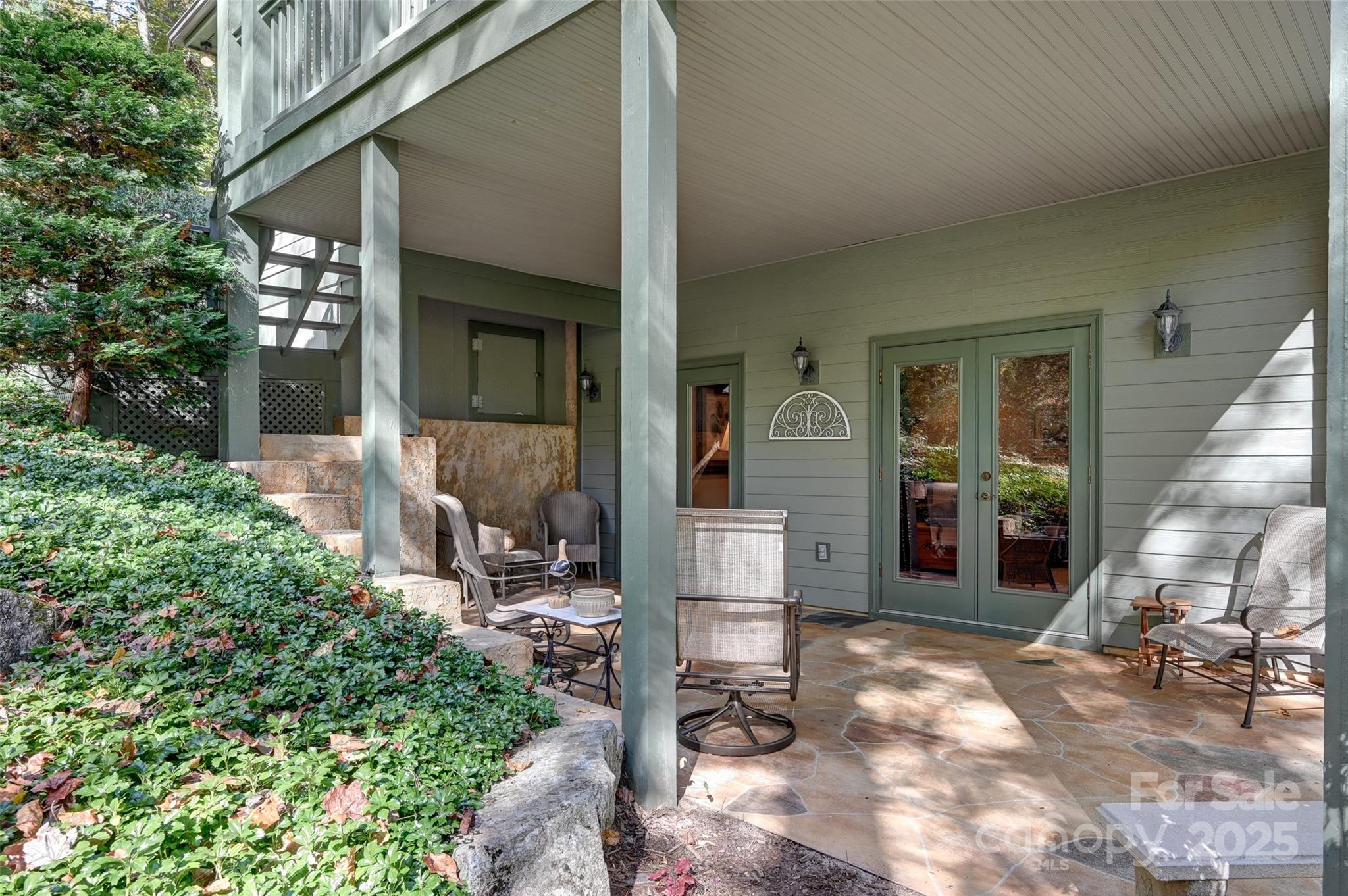 Hendersonville, North Carolina, 28739, United States, 4 Bedrooms Bedrooms, ,3 BathroomsBathrooms,Residential,For Sale,1992050