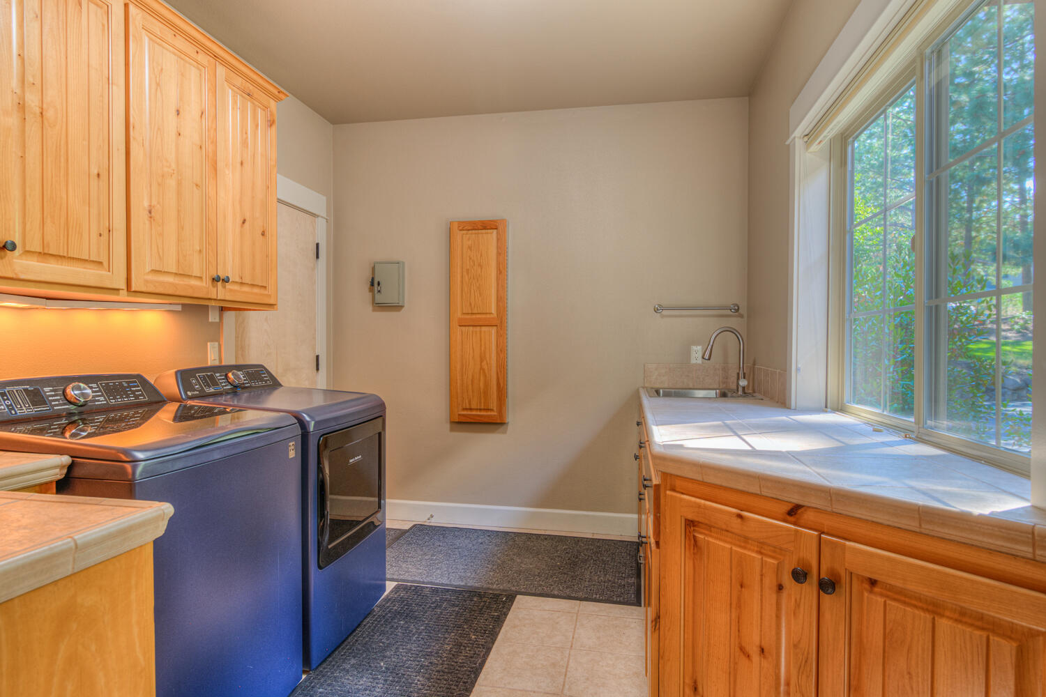 Bend, Oregon, 97703, United States, 4 Bedrooms Bedrooms, ,5 BathroomsBathrooms,Residential,For Sale,1979123