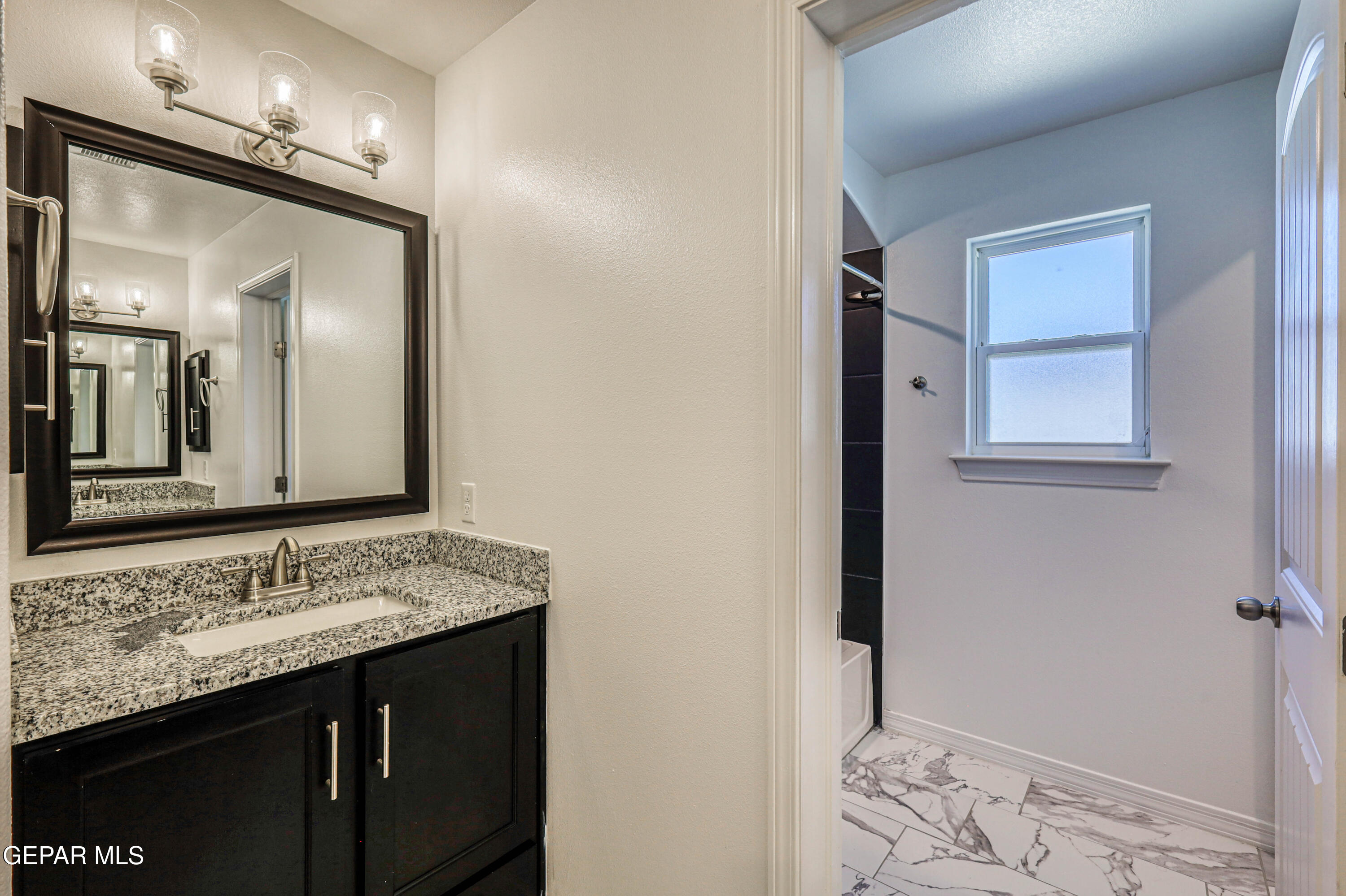 El Paso, Texas, 79911, United States, 5 Bedrooms Bedrooms, ,4 BathroomsBathrooms,Residential,For Sale,1969245