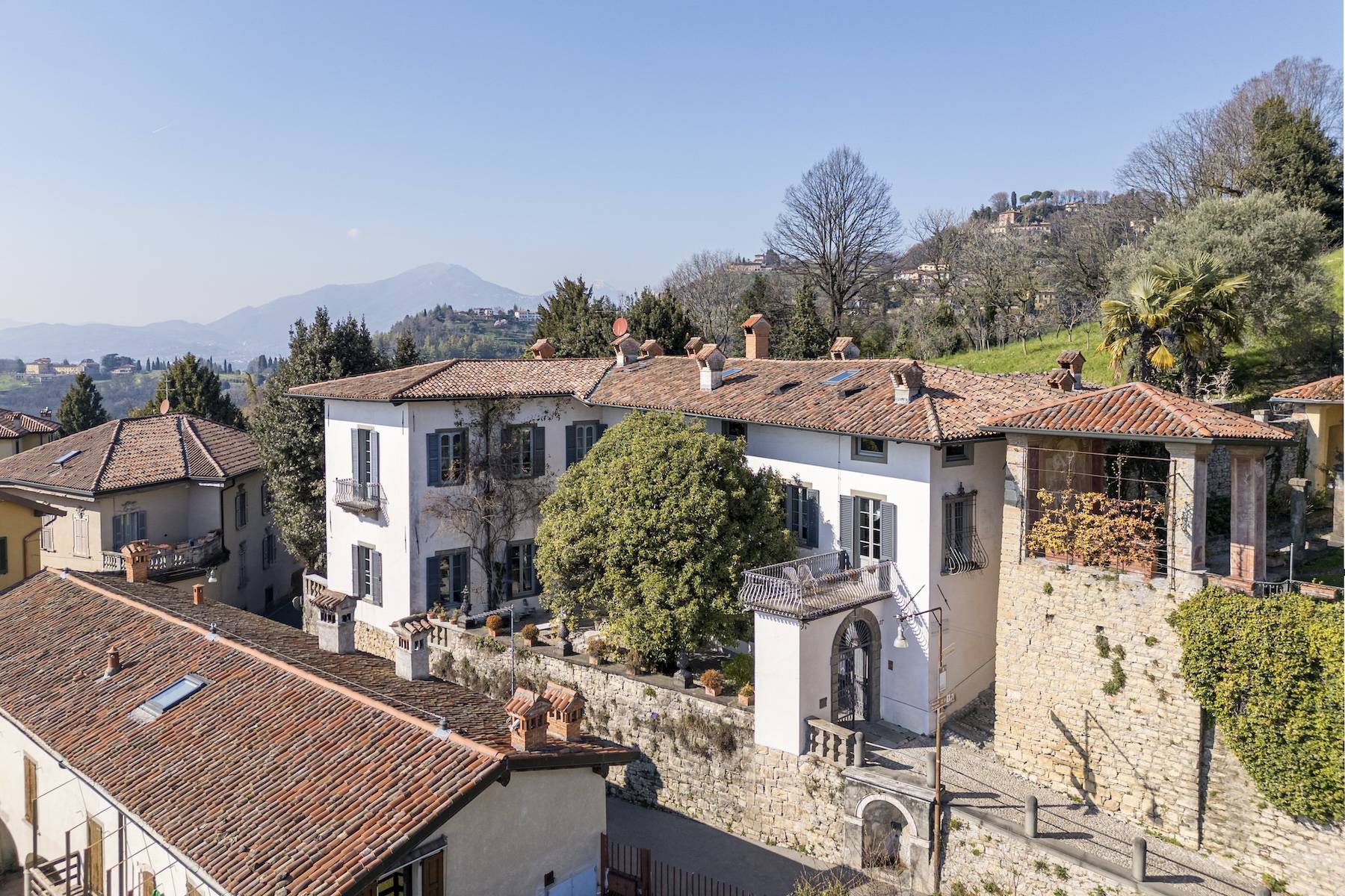 Historic villa on the hills of Bergamo