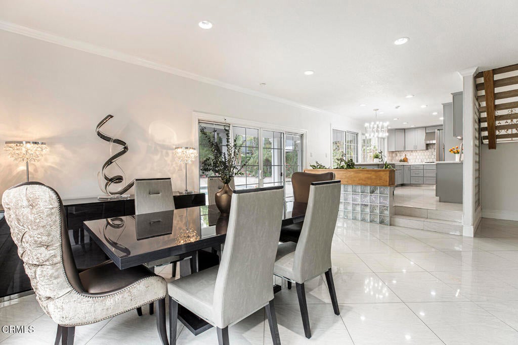 Los Angeles, California, 91352, United States, 5 Bedrooms Bedrooms, ,5 BathroomsBathrooms,Residential,For Sale,1941617