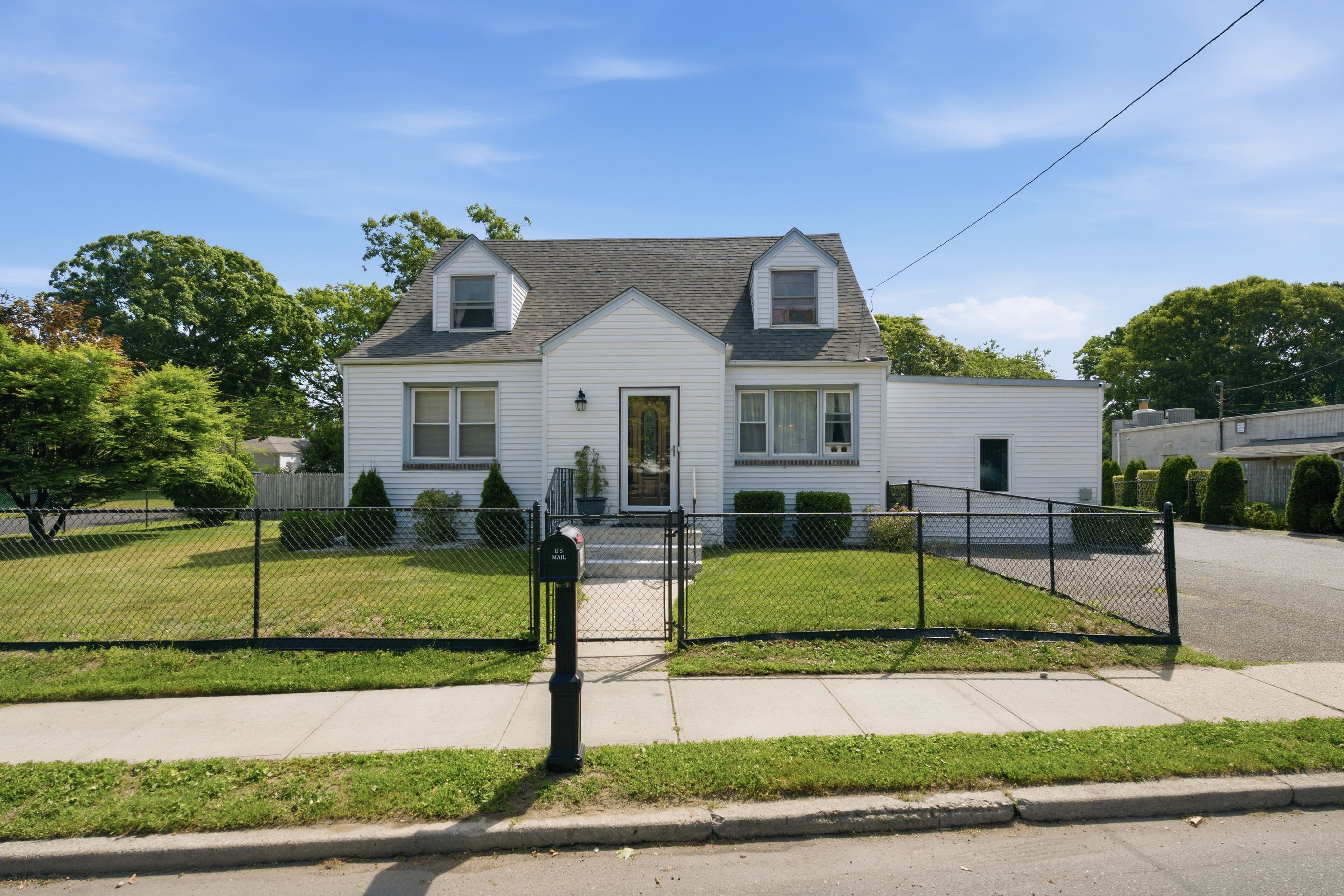  145 Calebs Path, Brentwood, NY, 11717 - 物件實景