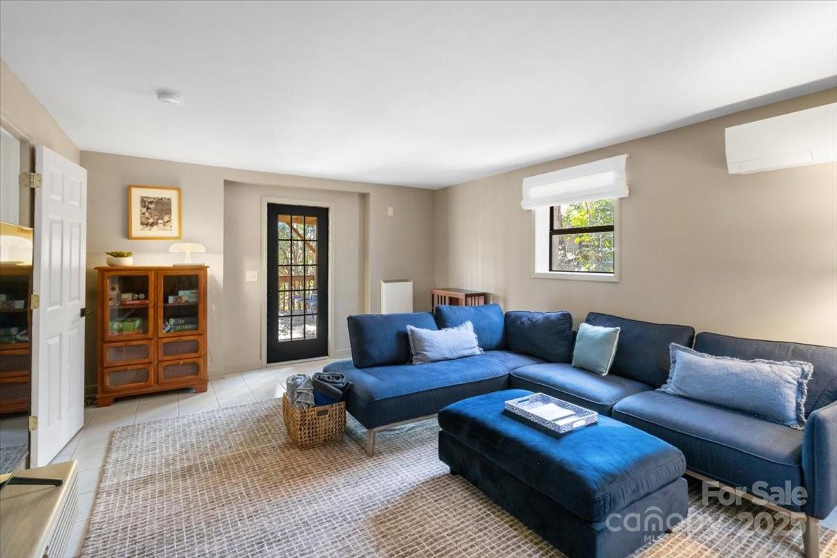 Nebo, North Carolina, 28761, United States, 3 Bedrooms Bedrooms, ,2 BathroomsBathrooms,Residential,For Sale,1999894