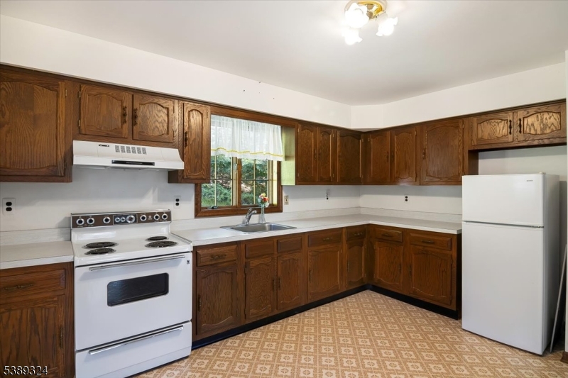 Rockaway Twp., New Jersey, 07866-2817, United States, 4 Bedrooms Bedrooms, ,3 BathroomsBathrooms,Residential,For Sale,1983122