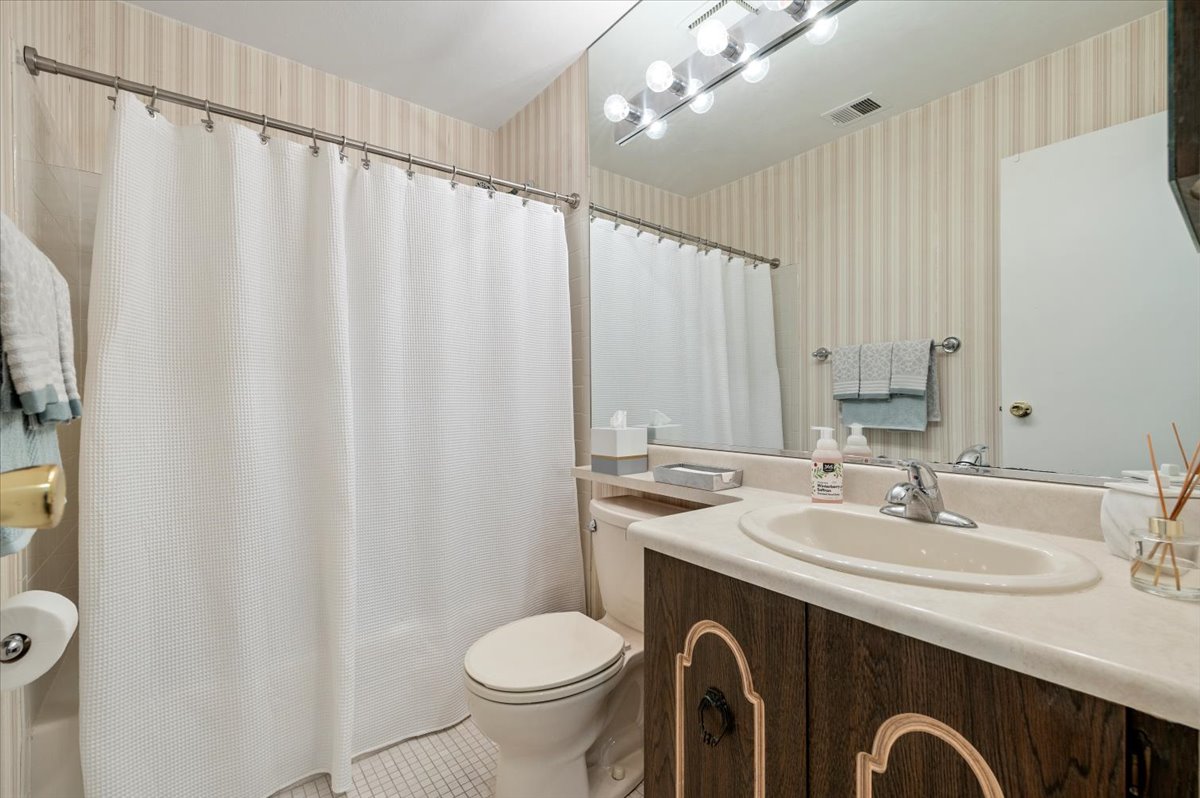 Massapequa Park, New York, 11762, United States, 2 Bedrooms Bedrooms, ,2 BathroomsBathrooms,Residential,For Sale,2008592