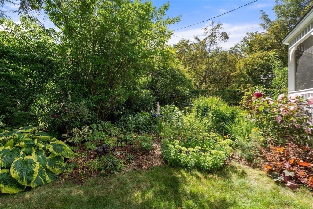 Holyoke, Massachusetts, 01040, United States, 4 Bedrooms Bedrooms, ,2 BathroomsBathrooms,Residential,For Sale,1939451