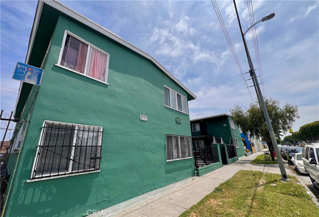 Los Angeles, California, 90002, United States, 10 Bedrooms Bedrooms, ,10 BathroomsBathrooms,Residential,For Sale,1869776