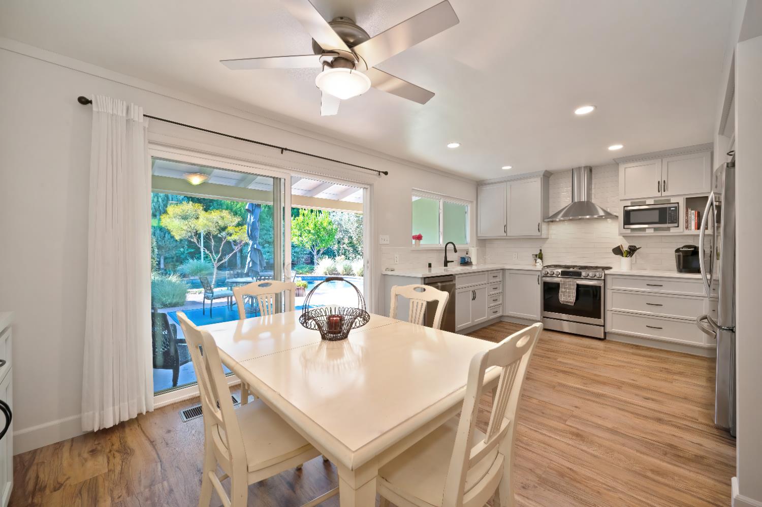 Sacramento, California, 95819, United States, 3 Bedrooms Bedrooms, ,2 BathroomsBathrooms,Residential,For Sale,1987598