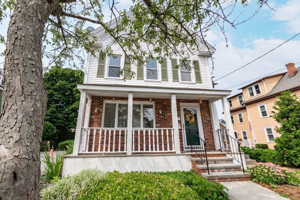 Wakefield, Massachusetts, 01880, United States, 4 Bedrooms Bedrooms, ,2 BathroomsBathrooms,Residential,For Sale,1976836
