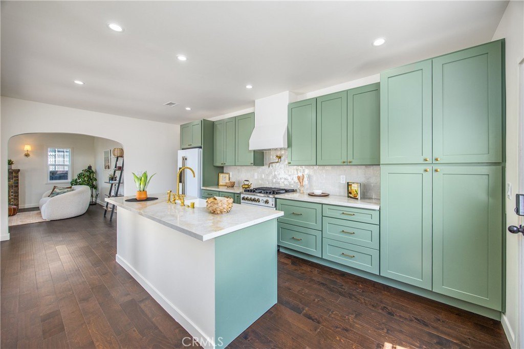 Los Angeles, California, 90043, United States, 3 Bedrooms Bedrooms, ,2 BathroomsBathrooms,Residential,For Sale,1933767