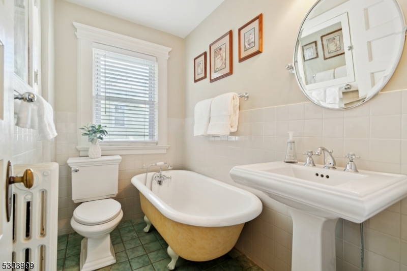 Millburn Twp., New Jersey, 07078, United States, 3 Bedrooms Bedrooms, ,3 BathroomsBathrooms,Residential,For Sale,1988129