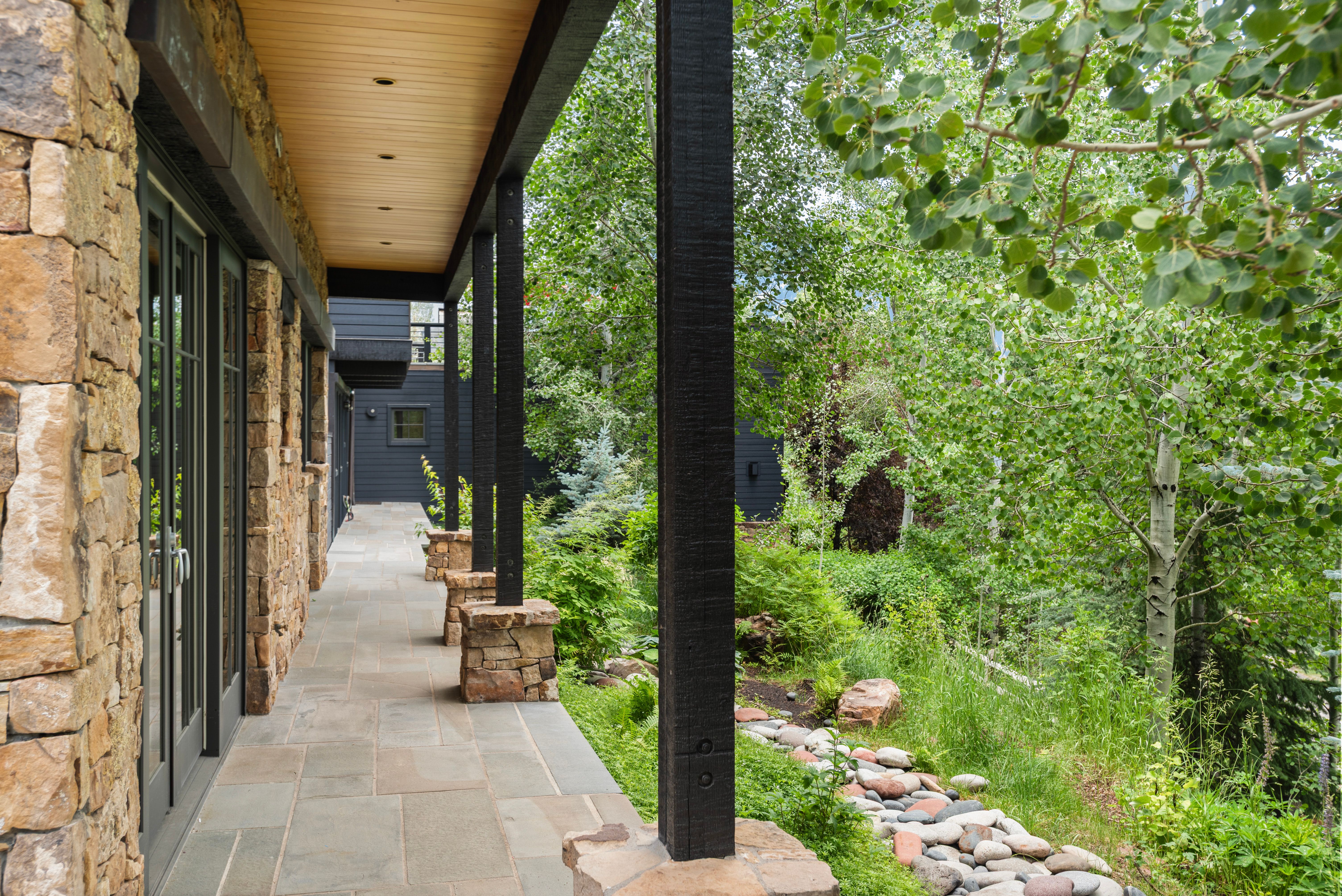  Mountain Contemporary Estate in Five Trees - 物件實景