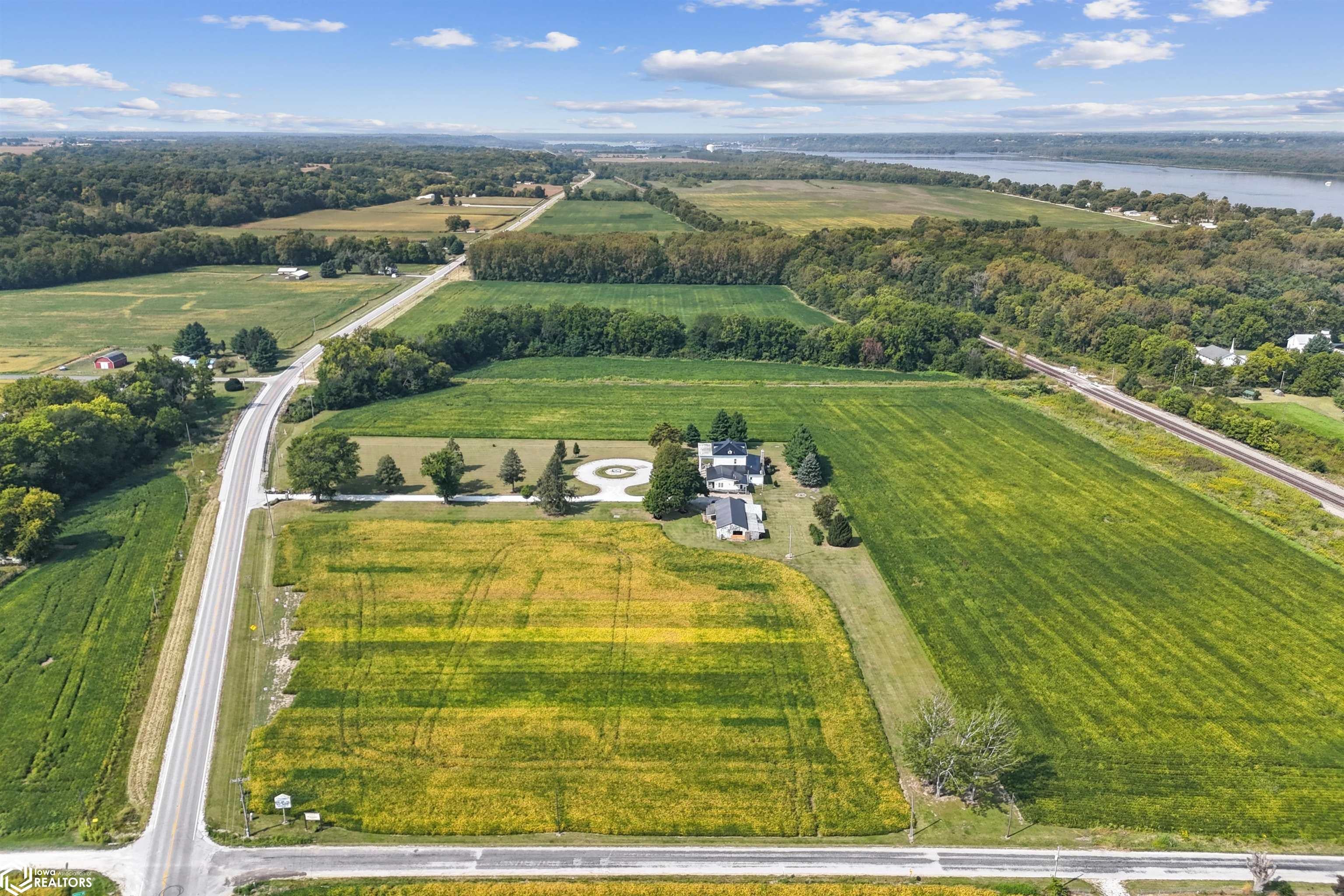 Dallas City, Illinois, 62330, United States, 8 Bedrooms Bedrooms, ,7 BathroomsBathrooms,Residential,For Sale,1980104