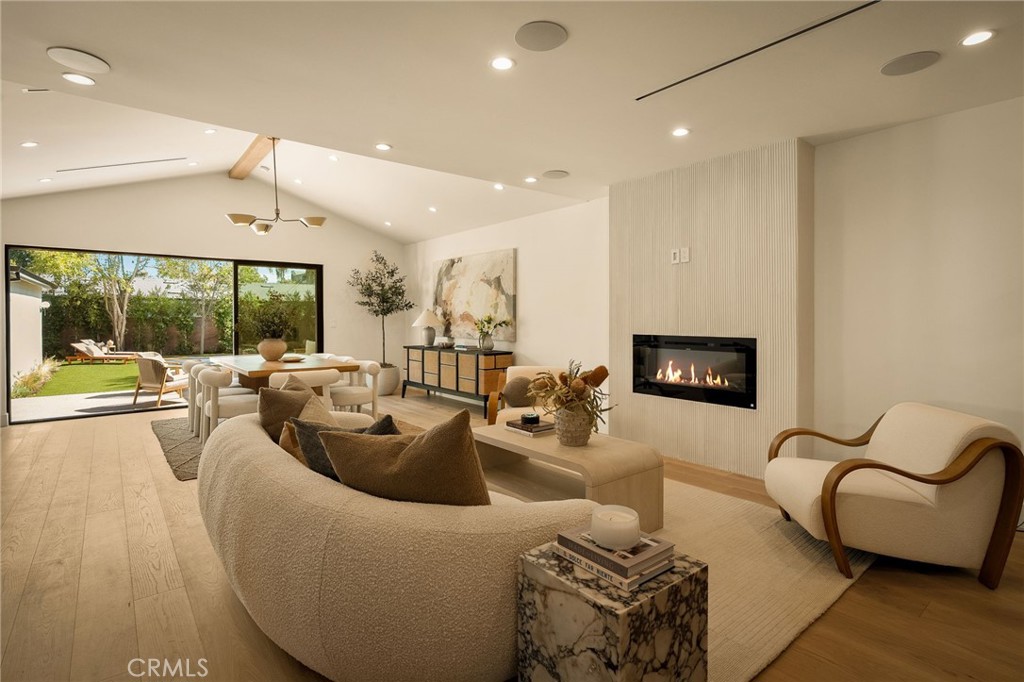 Valley Village, California, 91607, United States, 3 Bedrooms Bedrooms, ,3 BathroomsBathrooms,Residential,For Sale,2002294