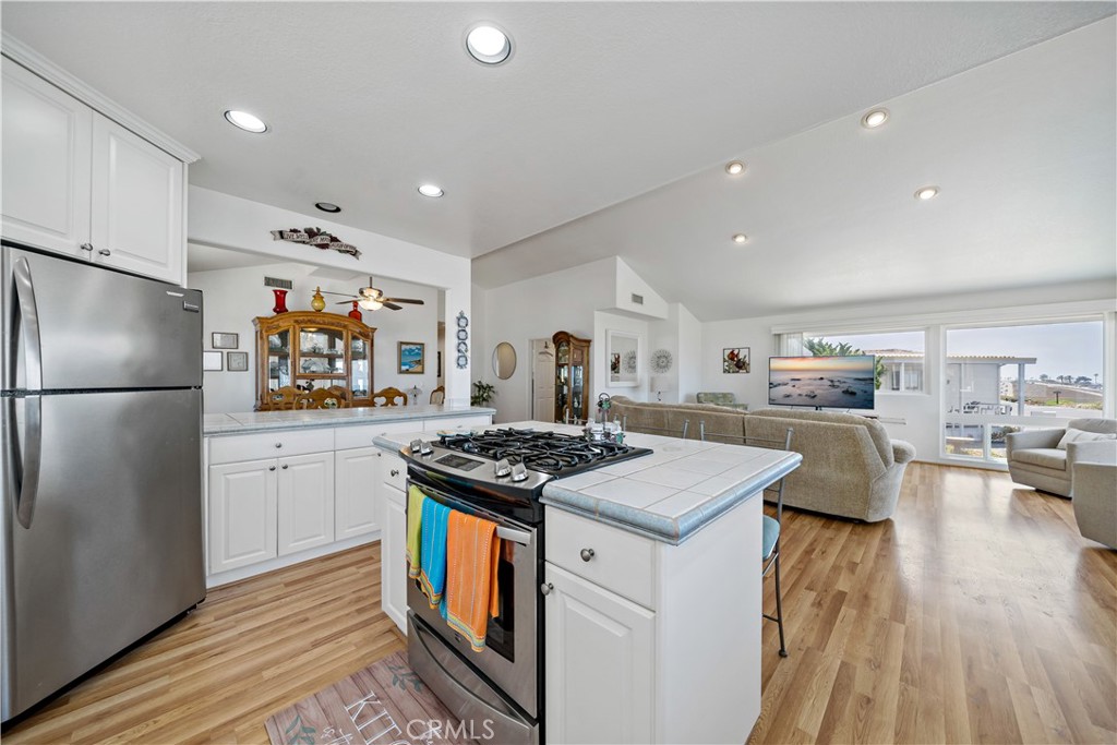 Carlsbad, California, 92011, United States, 2 Bedrooms Bedrooms, ,2 BathroomsBathrooms,Residential,For Sale,1977737