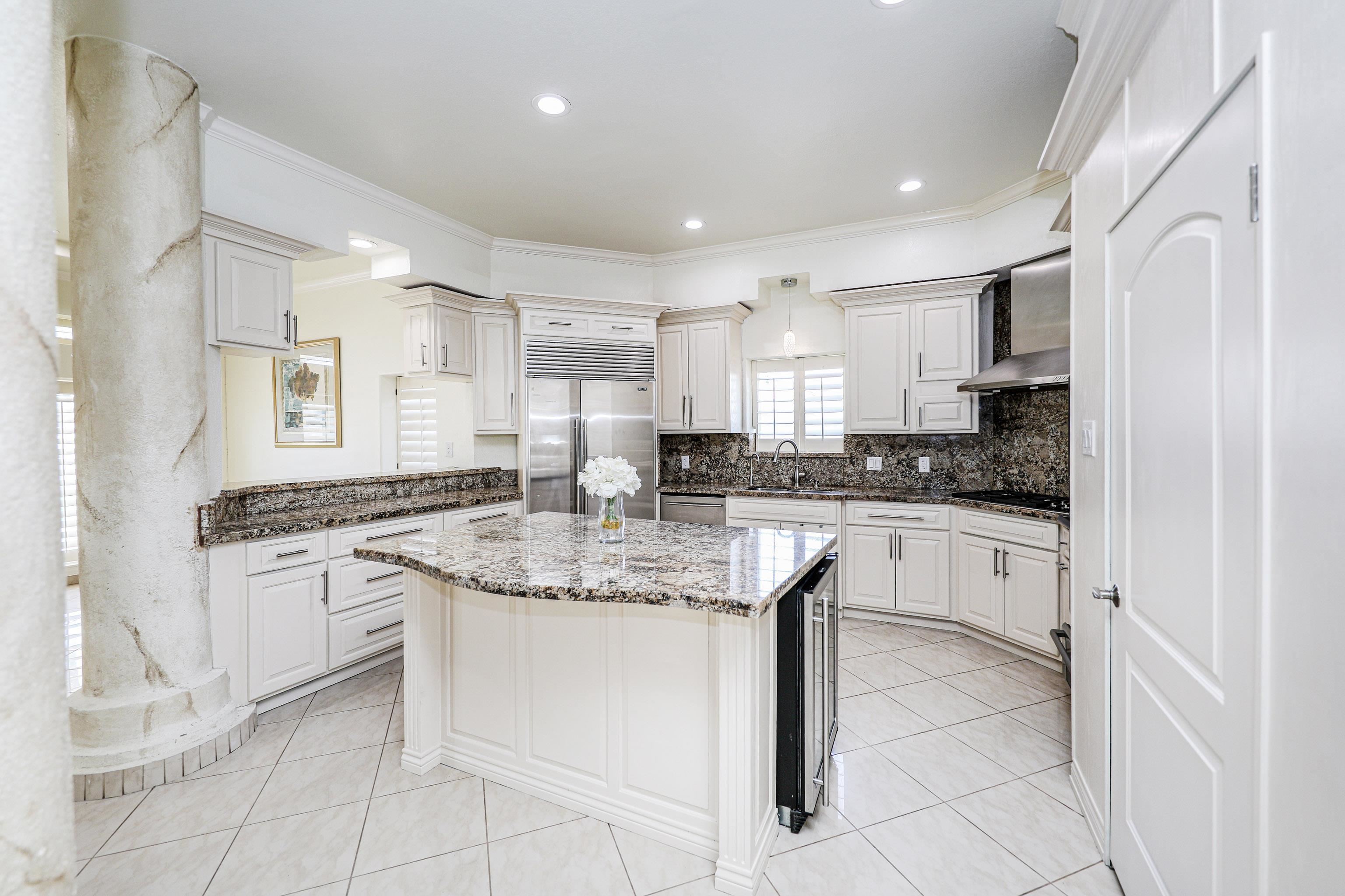 Laredo, Texas, 78041, United States, 4 Bedrooms Bedrooms, ,6 BathroomsBathrooms,Residential,For Sale,1989107