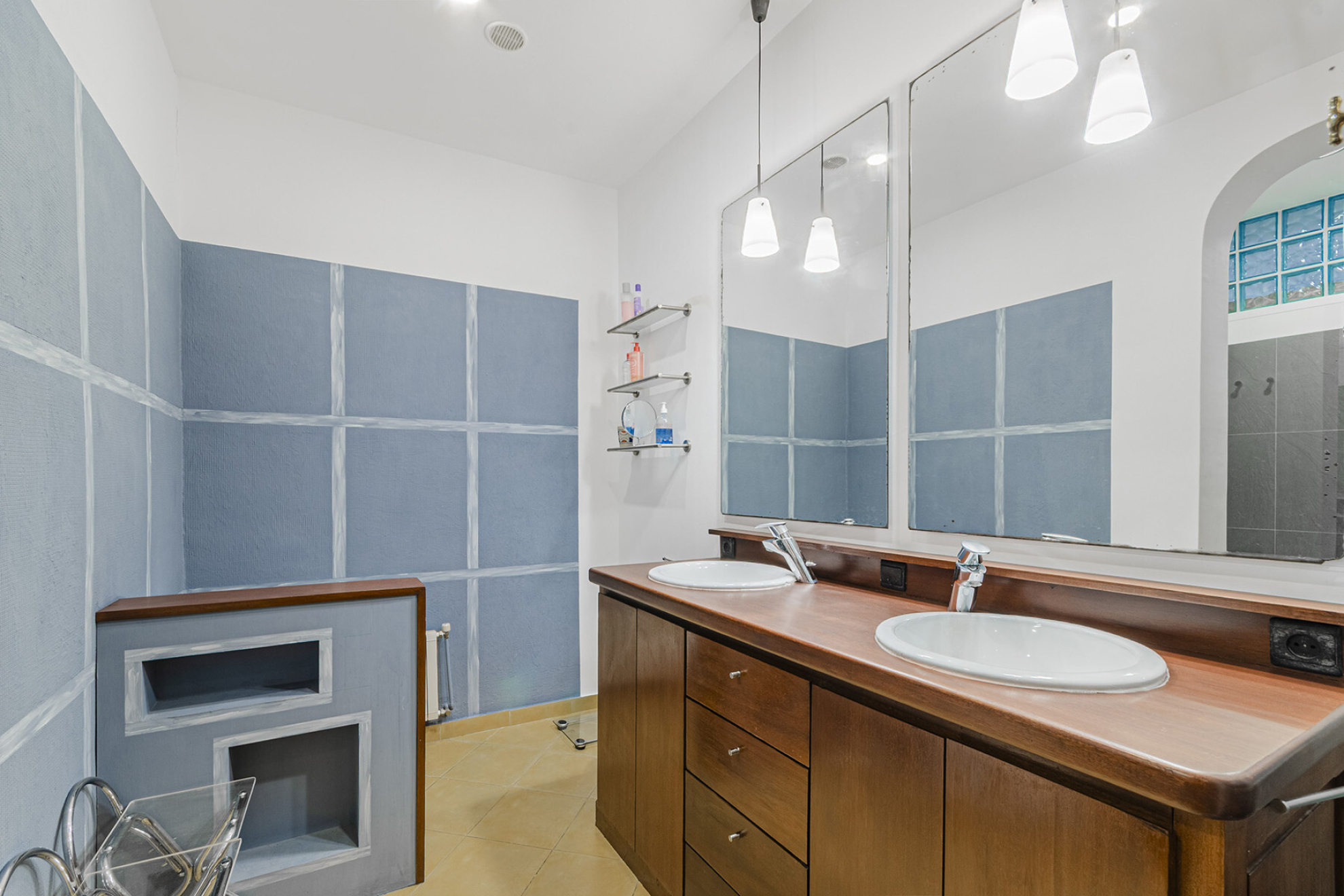  Large apartment with its own style in the oldest part of Barcelona - 物件實景