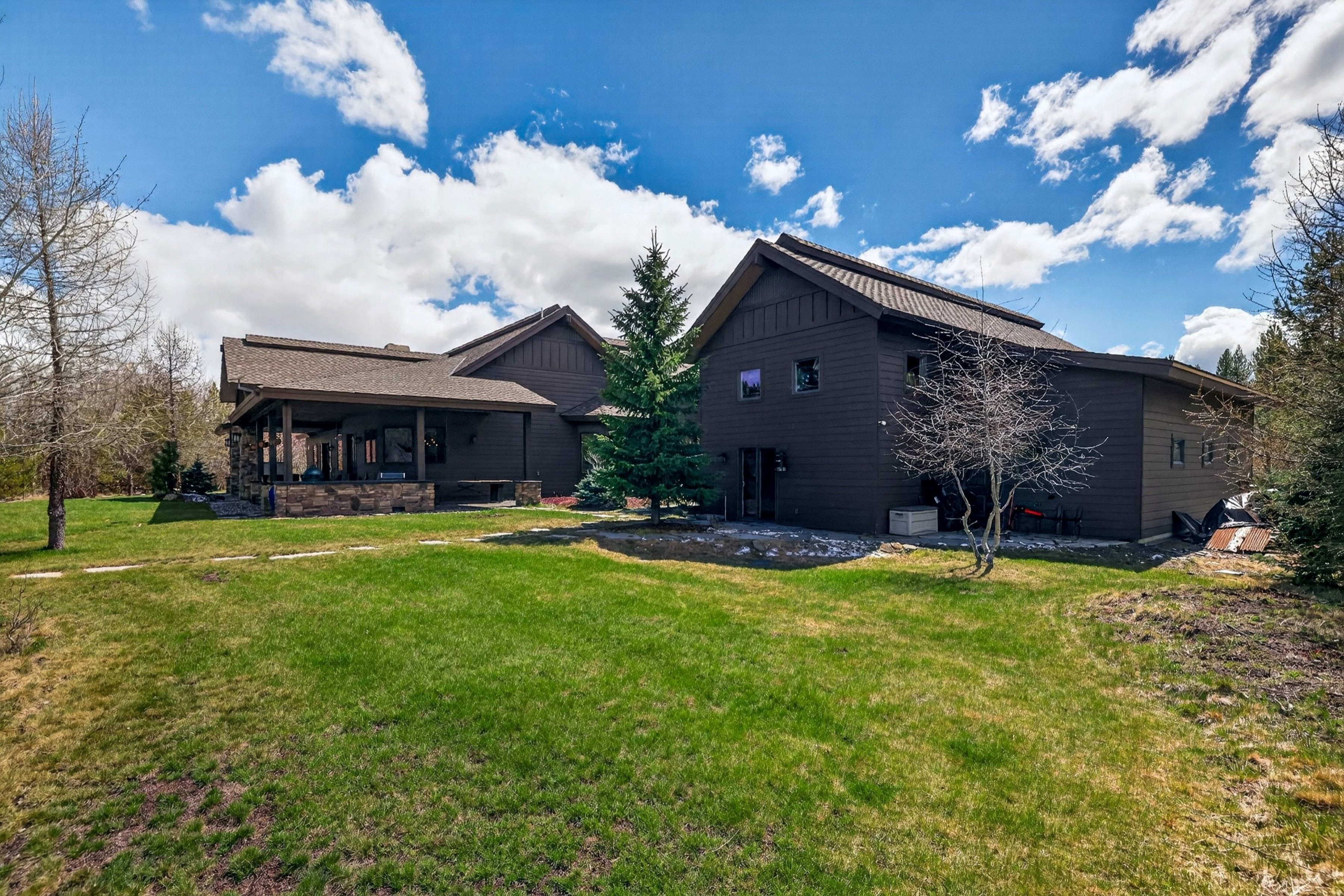  Stunning Home with Payette River Frontage on 2.66 Acres in McCall, Idaho - 物件實景