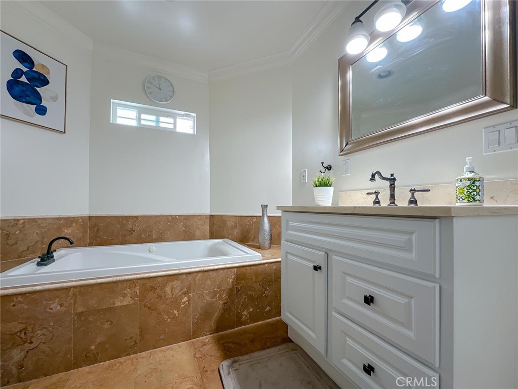 Los Angeles, California, 90043, United States, 3 Bedrooms Bedrooms, ,2 BathroomsBathrooms,Residential,For Sale,1981905