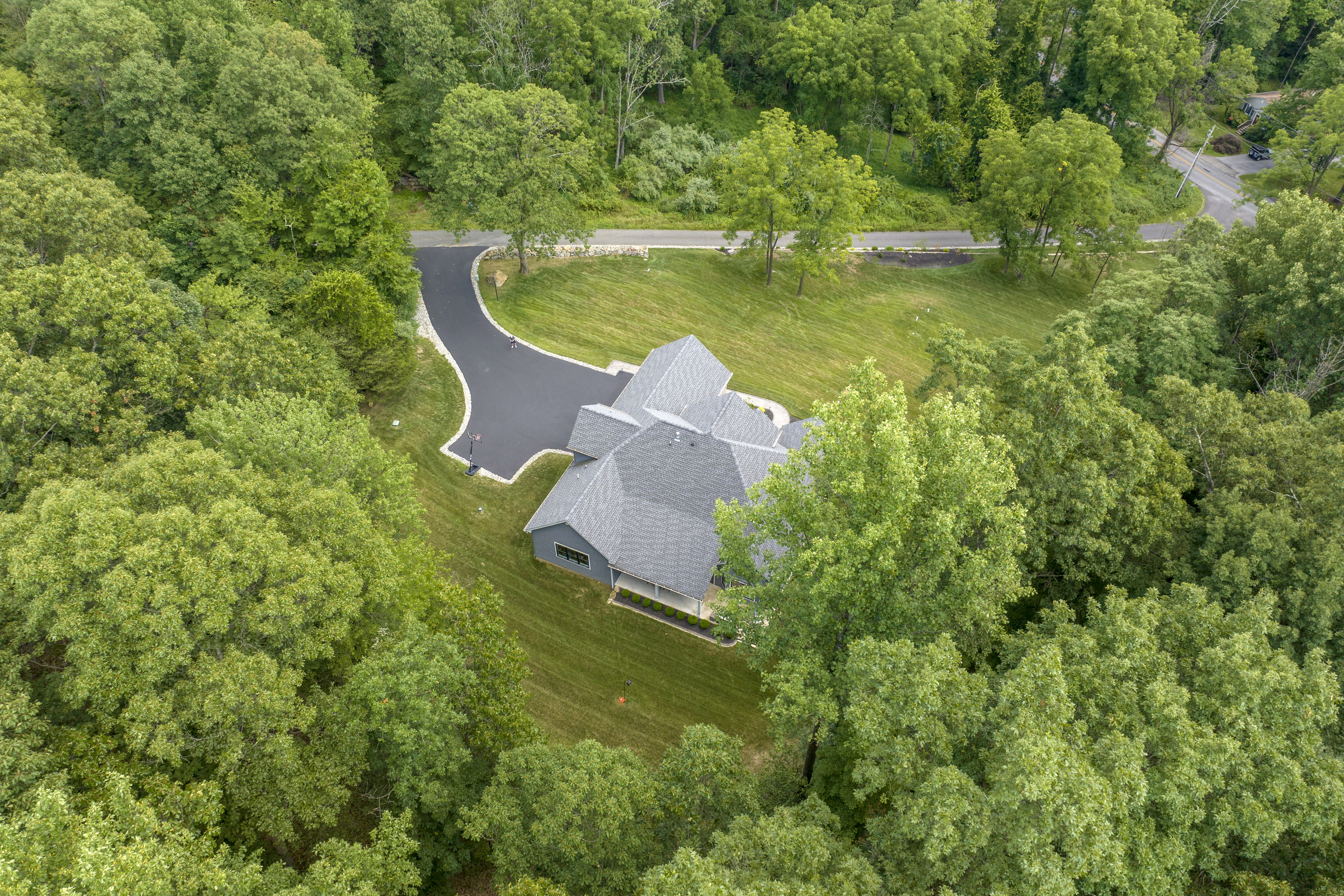 Custom Built Home Blends Classic Elegance with Modern Amenities - 物件實景