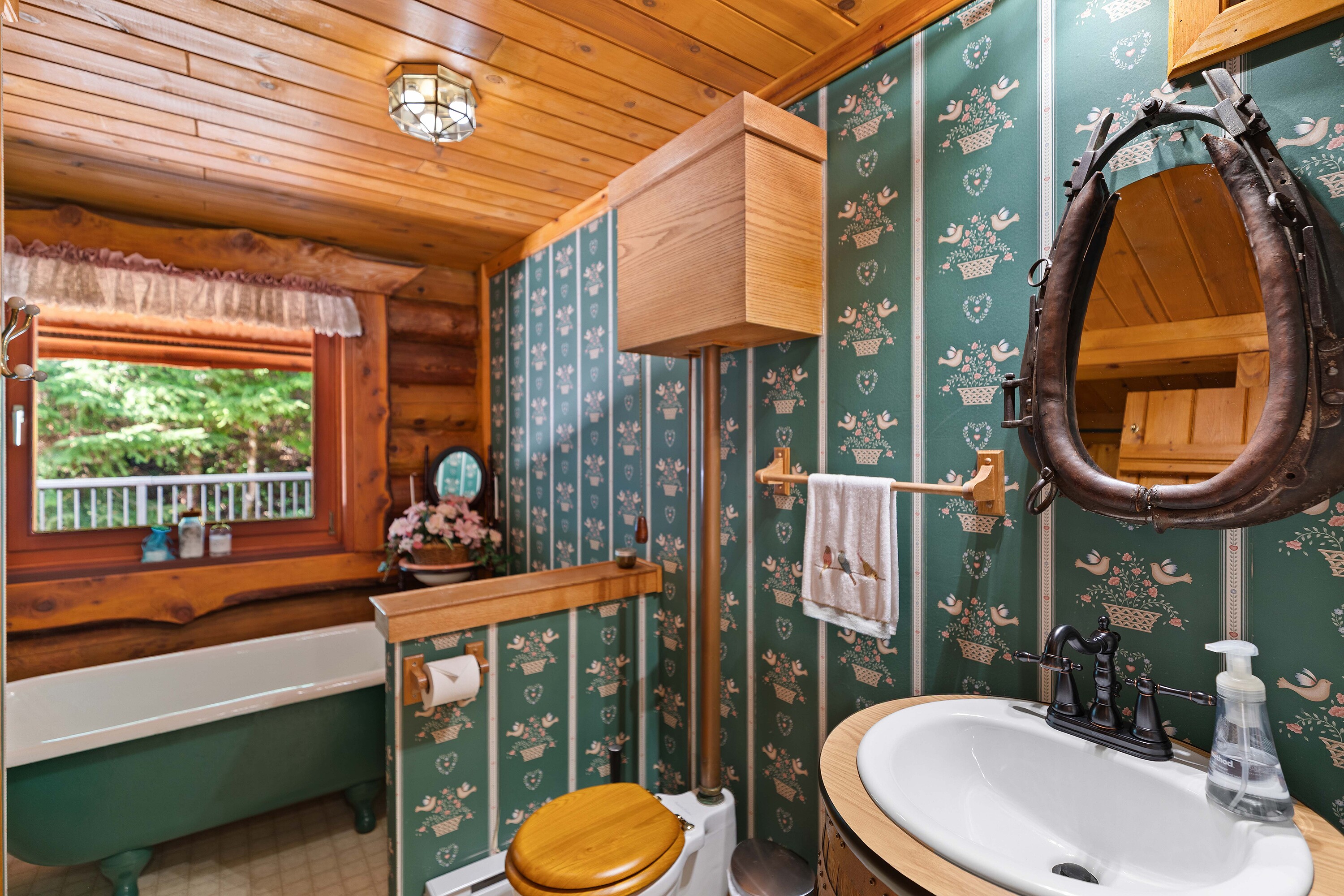  West Coast Cedar Log Home - 物件實景