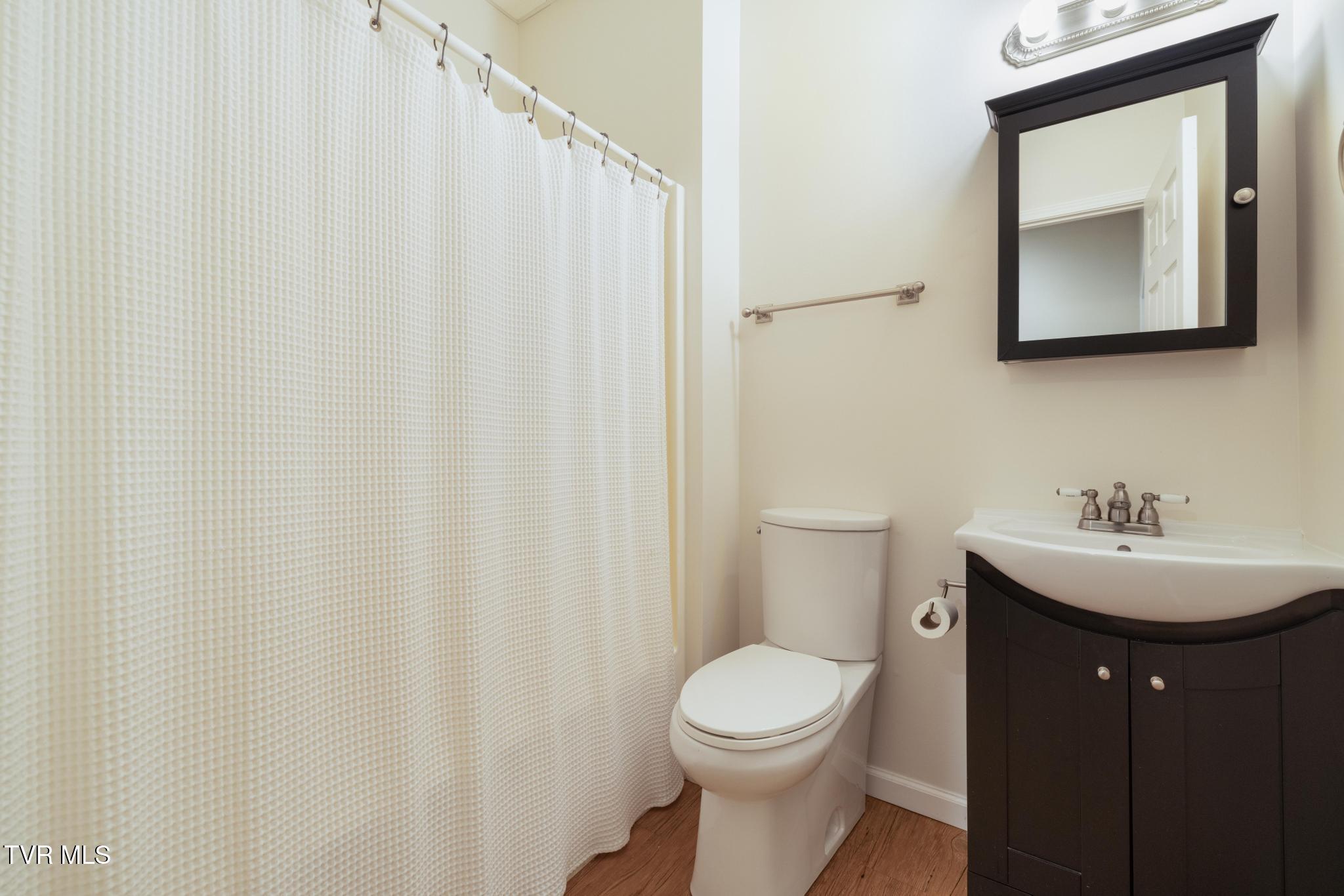 Gray, Tennessee, 37615, United States, 5 Bedrooms Bedrooms, ,4 BathroomsBathrooms,Residential,For Sale,1978234