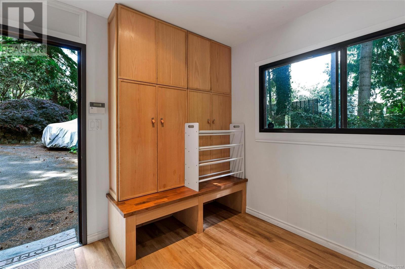 SAANICH, British Columbia, V8Y 1A9, CA, 4 Bedrooms Bedrooms, ,3 BathroomsBathrooms,Residential,For Sale,1901029