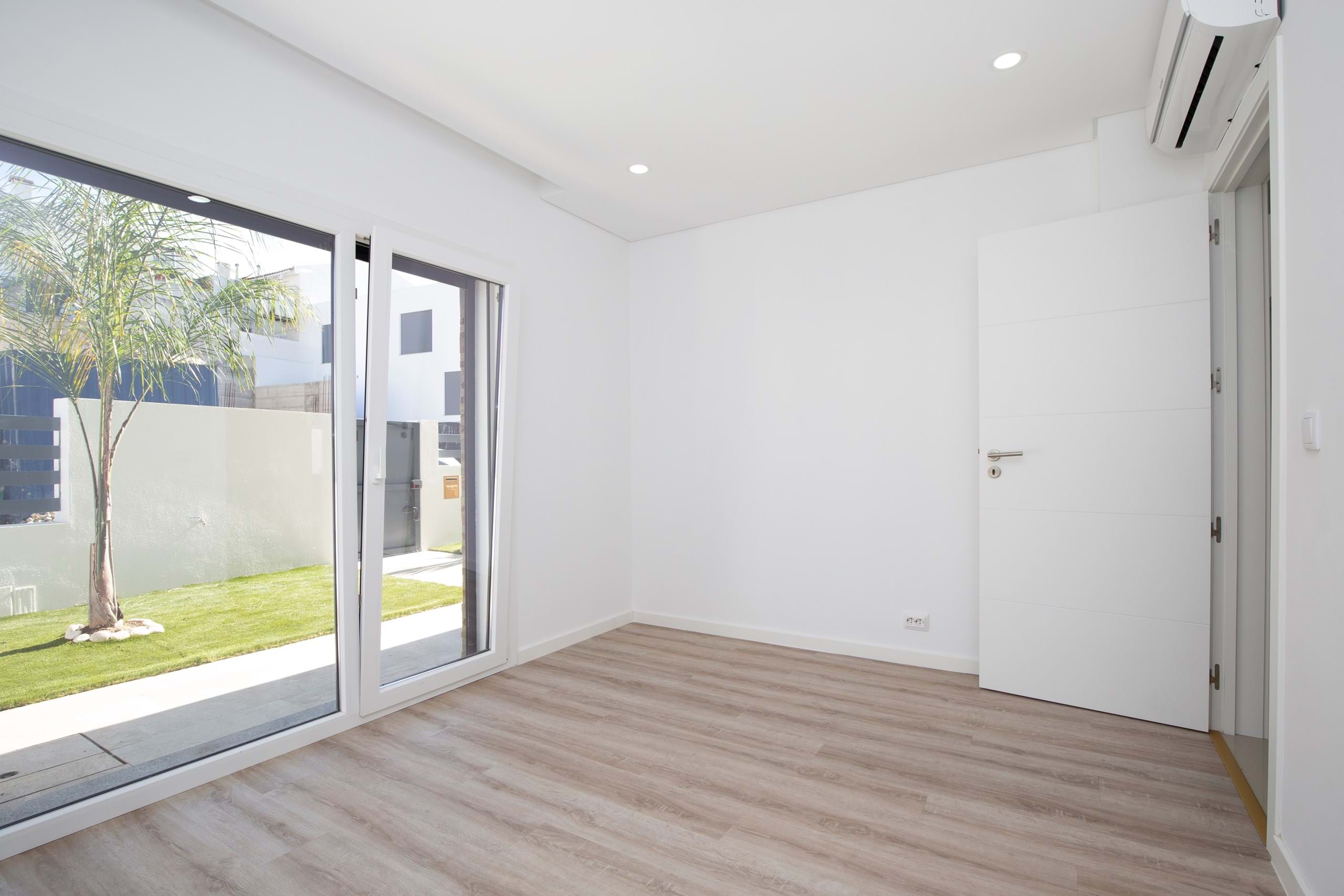 Almada, Setúbal, 2820-638, PT, 4 Bedrooms Bedrooms, ,2 BathroomsBathrooms,Residential,For Sale,1699362