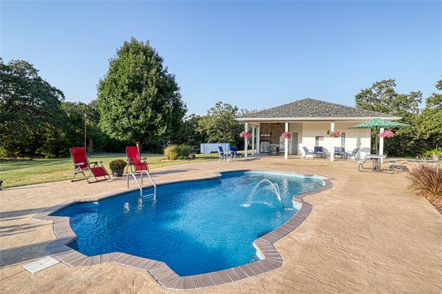 Eufaula, Oklahoma, 74432, United States, 3 Bedrooms Bedrooms, ,4 BathroomsBathrooms,Residential,For Sale,1976546