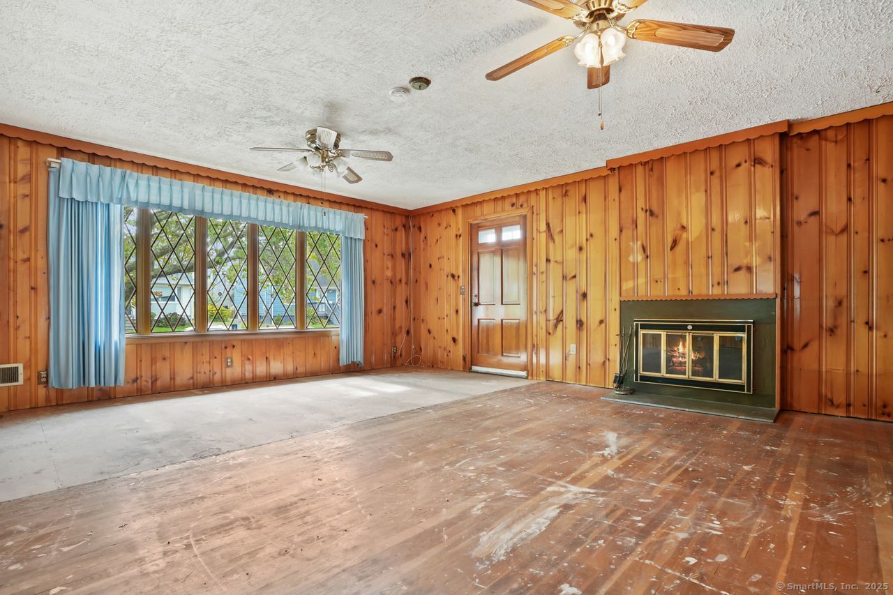 Stratford, Connecticut, 06615, United States, 3 Bedrooms Bedrooms, ,1 BathroomBathrooms,Residential,For Sale,1965569
