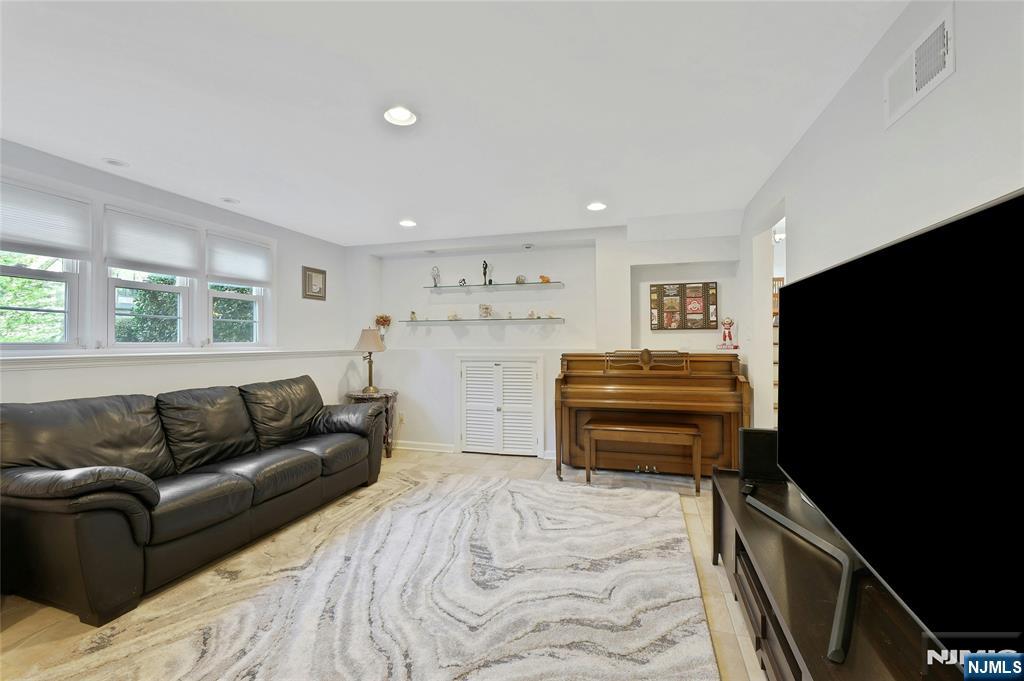 River Edge, New Jersey, 07661, United States, 4 Bedrooms Bedrooms, ,3 BathroomsBathrooms,Residential,For Sale,1988189