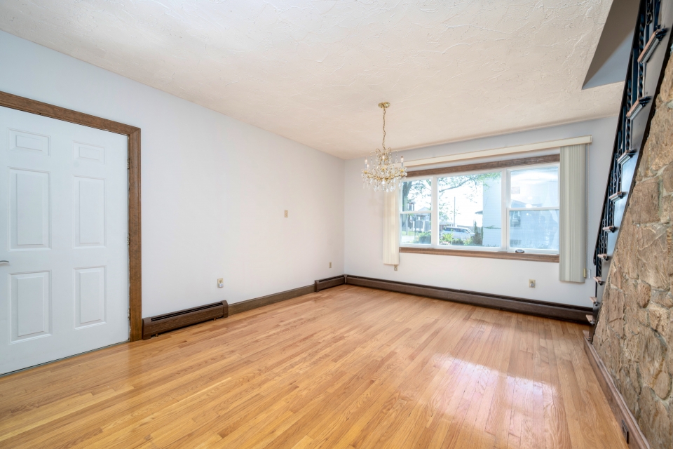 Hull, Massachusetts, 02045, United States, 6 Bedrooms Bedrooms, ,3 BathroomsBathrooms,Residential,For Sale,1978690