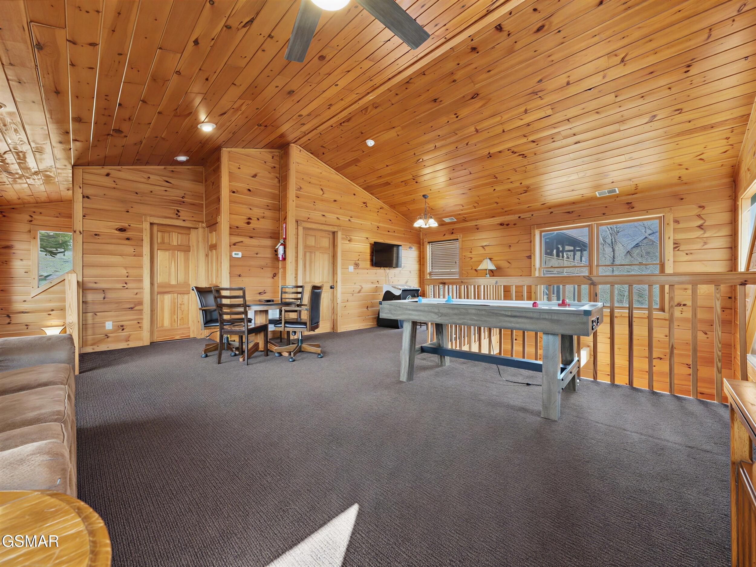Gatlinburg, Tennessee, 37738, United States, 2 Bedrooms Bedrooms, ,3 BathroomsBathrooms,Residential,For Sale,2024380