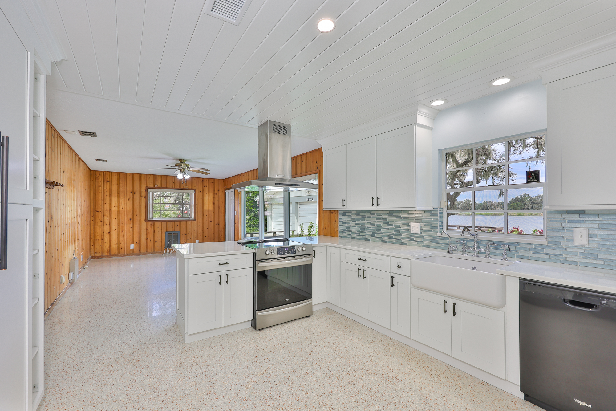 Dover, Florida, 33527, United States, 3 Bedrooms Bedrooms, ,2 BathroomsBathrooms,Residential,For Sale,1983531