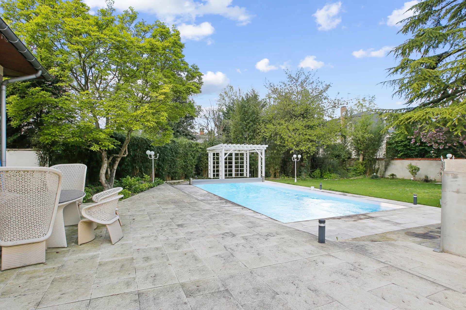 La Varenne-Saint-Hilaire, Île-de-France, 94210, FR, 5 Bedrooms Bedrooms, ,3 BathroomsBathrooms,Residential,For Sale,1995939