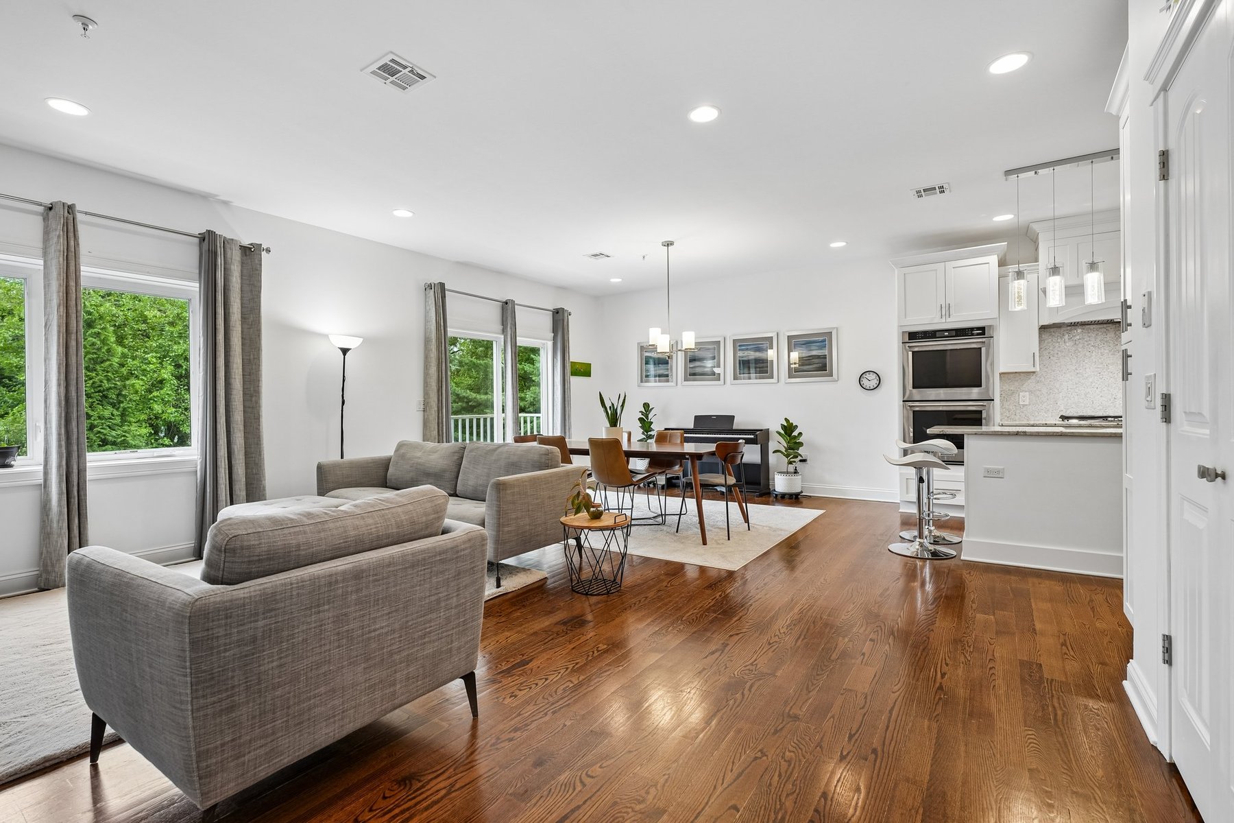  ?Steven Court Community? Meticulously Maintained Top to Bottom Townhome - 物件實景