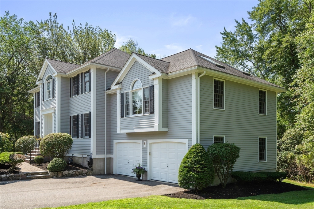 Lynnfield, Massachusetts, 01940, United States, 4 Bedrooms Bedrooms, ,3 BathroomsBathrooms,Residential,For Sale,1900631