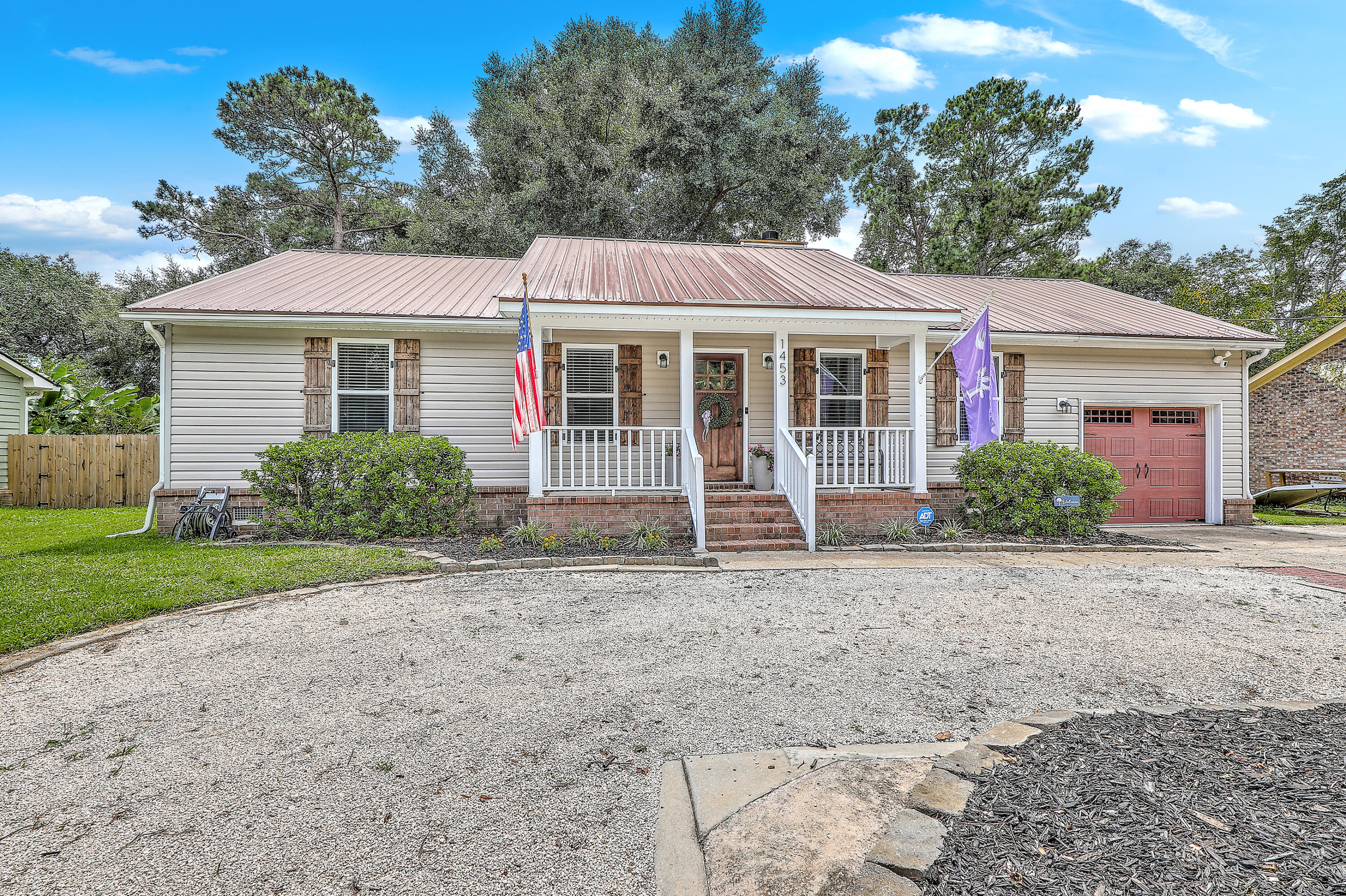 Charleston, South Carolina, 29412, United States, 3 Bedrooms Bedrooms, ,2 BathroomsBathrooms,Residential,For Sale,1924238