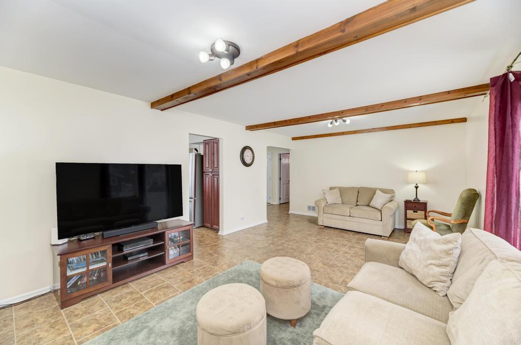 Arlington Heights, Illinois, 60005, United States, 5 Bedrooms Bedrooms, ,3 BathroomsBathrooms,Residential,For Sale,2001547