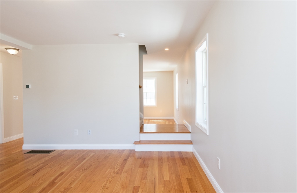 Lynn, Massachusetts, 01905, United States, 3 Bedrooms Bedrooms, ,2 BathroomsBathrooms,Residential,For Sale,1909147