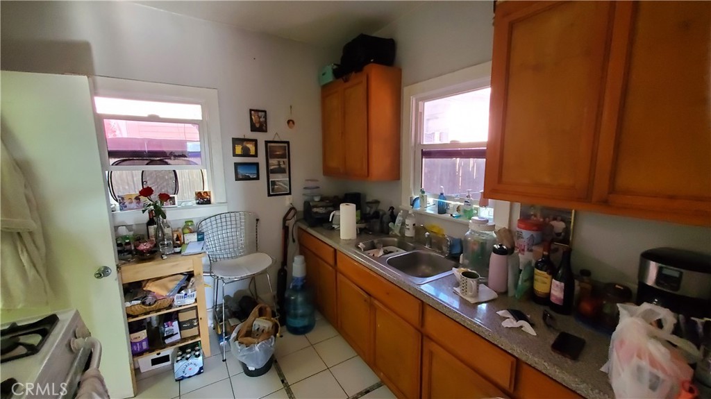 Los Angeles, California, 90006, United States, ,Residential,For Sale,1909502
